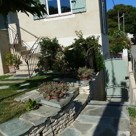 300m Centre De St Florent T3 Piscine Jardin Wifi